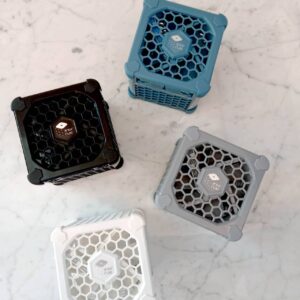Máy-làm-sạch-không-khí-Bionic-Cube-4-màu-tự-chọn-trên-sàn-trắng