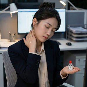 Dầu gió thảo mộc 3ml phù hợp với nhân viên văn phòng