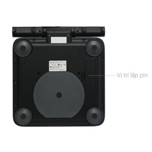 Vị trí lắp pin mặt sau máy đo lượng mỡ cơ thể Omron HBF 702T